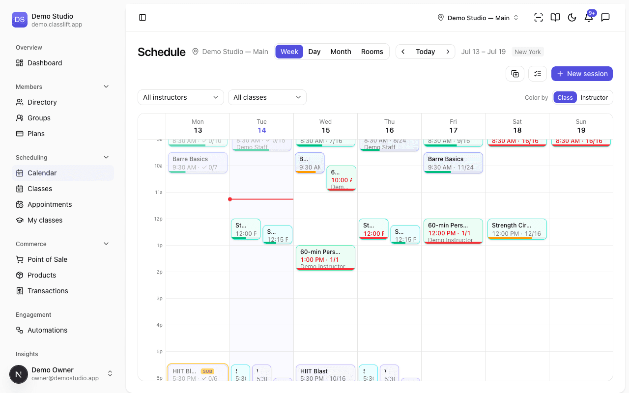 ClassLift weekly class schedule with instructors, rooms, and bookings